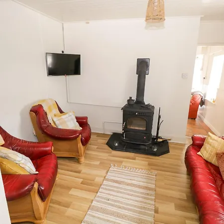 Holiday home Mary's